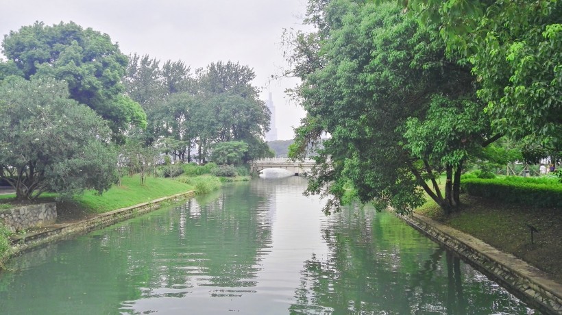 点击大图看下一张：江苏南京玄武湖风景图片