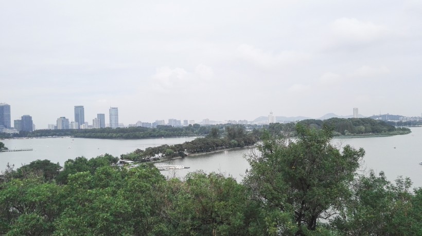 点击大图看下一张：江苏南京玄武湖风景图片