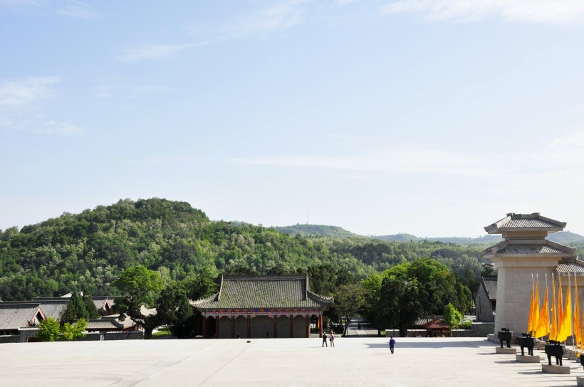 点击大图看下一张：陕西延安轩辕庙风景图片