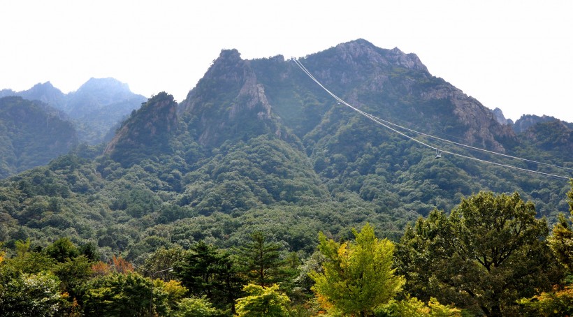 点击大图看下一张：韩国雪岳山风景图片