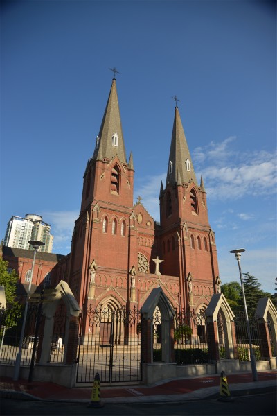 点击大图看下一张：上海徐家汇天主教堂图片