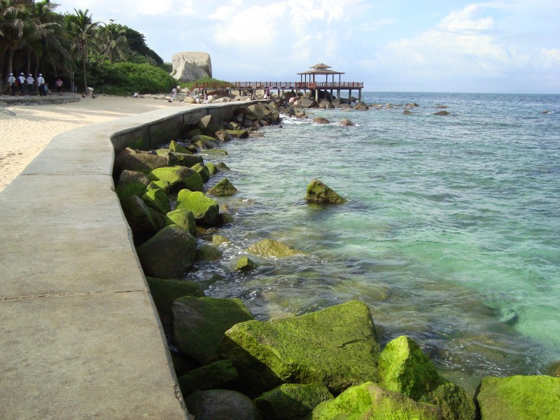 点击大图看下一张：海南三亚亚龙湾风景图片