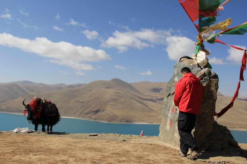 点击大图看下一张：西藏美丽的羊卓雍措风景图片