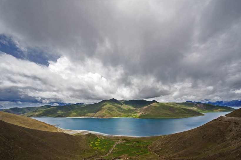 点击大图看下一张：西藏羊卓雍错风景图片