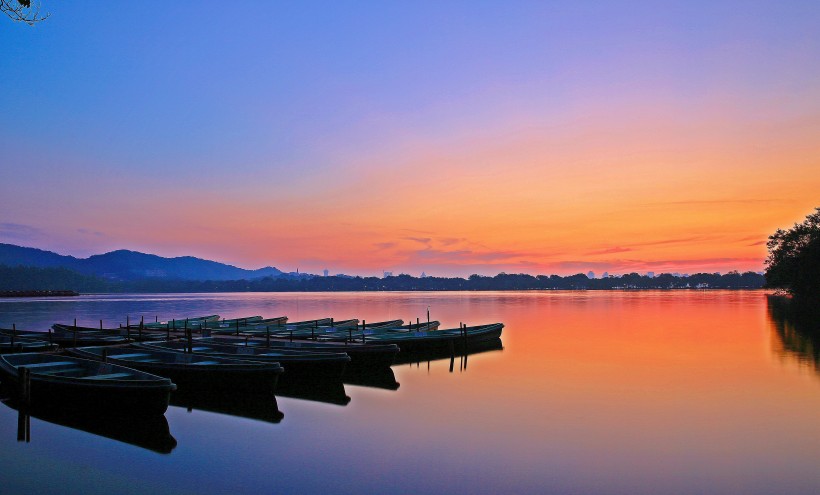 点击大图看下一张：杭州杨公堤日出风景图片