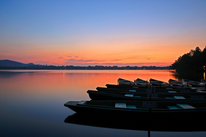 点击大图看下一张：杭州杨公堤日出风景图片