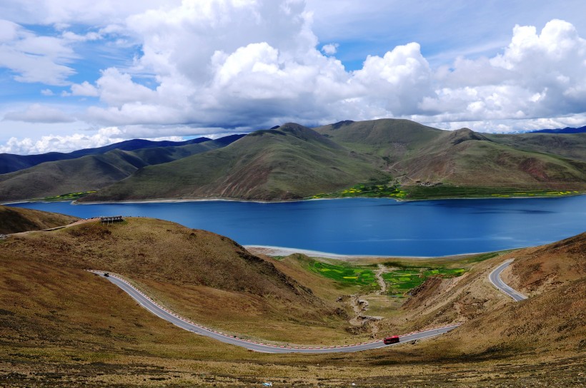 点击大图看下一张：西藏圣湖羊卓雍错湖图片