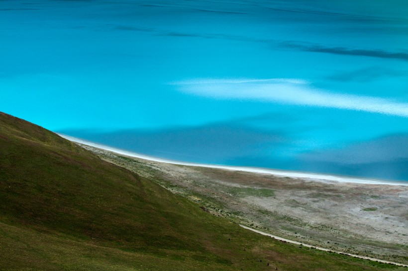 点击大图看下一张：西藏羊卓雍湖风景图片