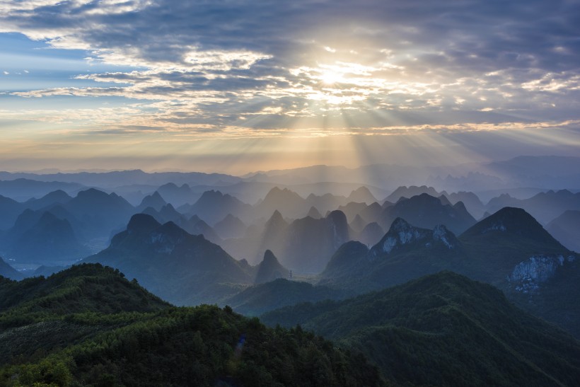 点击大图看下一张：广西桂林尧山风景图片