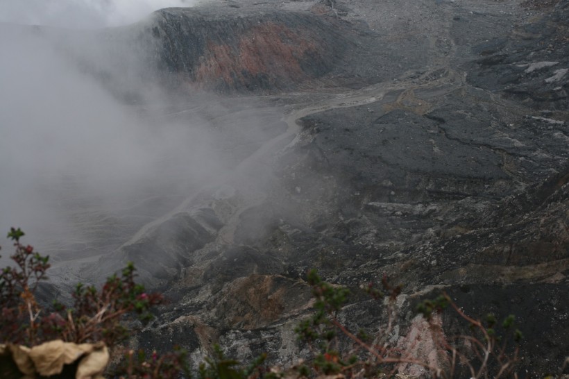 点击大图看下一张：美国伊拉苏火山风景图片