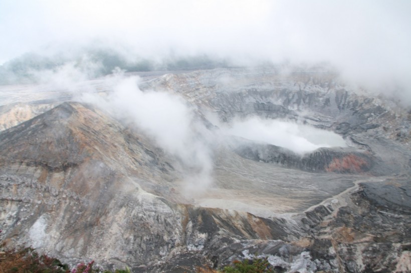 点击大图看下一张：美国伊拉苏火山风景图片
