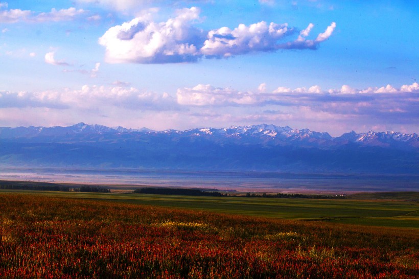 点击大图看下一张：新疆伊犁风景图片
