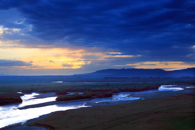 点击大图看下一张：新疆伊犁河谷风景图片