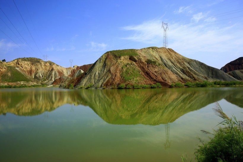 点击大图看下一张：甘肃省永登丹霞风景图片