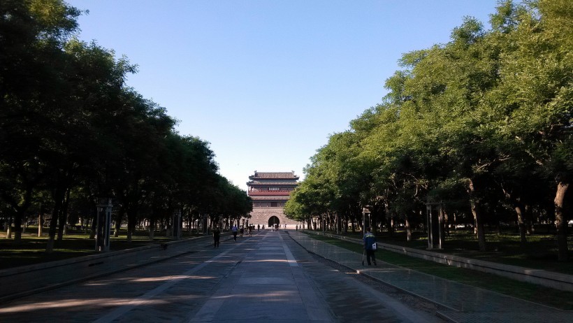 点击大图看下一张：北京永定门公园风景图片