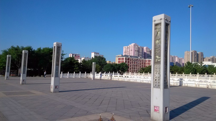 点击大图看下一张：北京永定门公园风景图片
