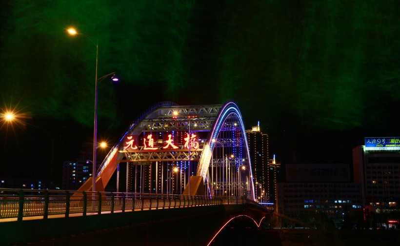 点击大图看下一张：甘肃兰州元通大桥夜景图片