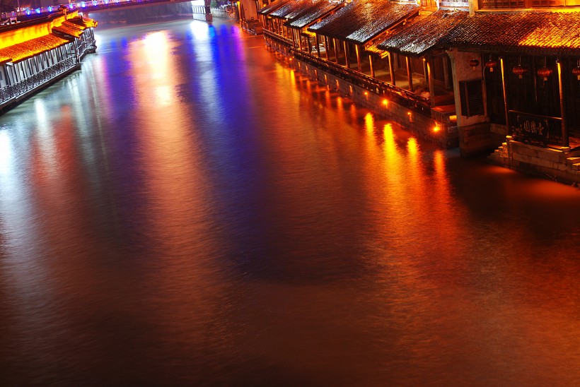 点击大图看下一张：浙江嘉兴月河夜景图片