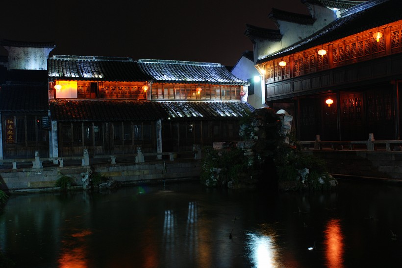 点击大图看下一张：浙江嘉兴月河夜景图片