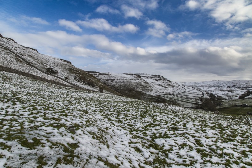 点击大图看下一张：英格兰约克郡野外雪景图片
