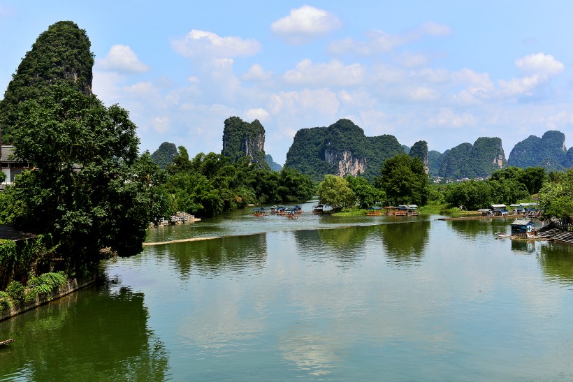 点击大图看下一张：广西桂林遇龙河风景图片