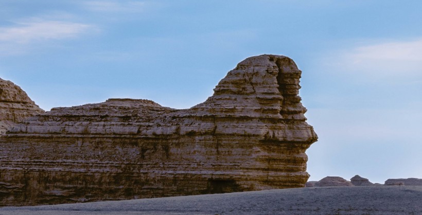 点击大图看下一张:甘肃玉门关雅丹魔鬼城风景图片