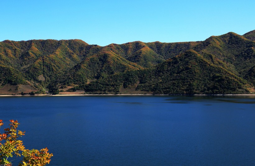 点击大图看下一张：吉林云峰湖风景图片