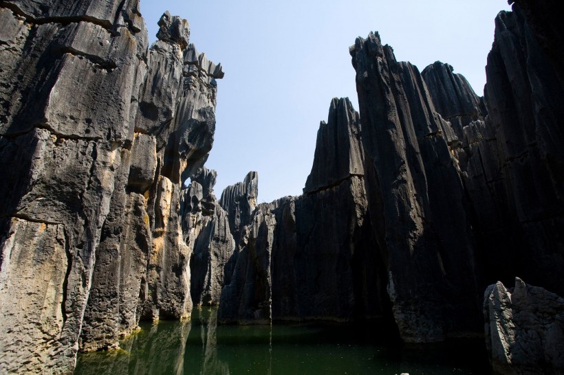 点击大图看下一张:云南石林风光图片