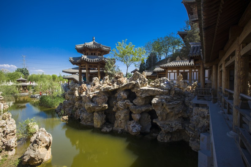 点击大图看下一张：北京榆树庄公园风景图片