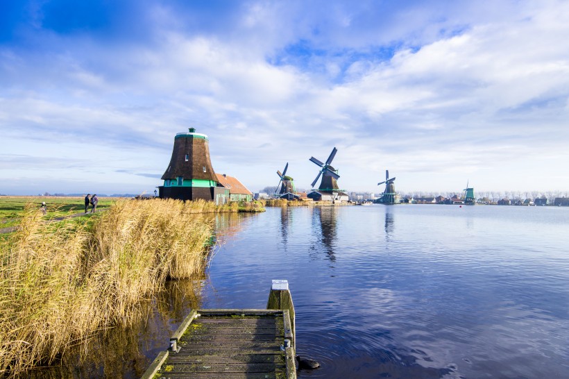 点击大图看下一张：荷兰桑斯安斯的风车风景图片