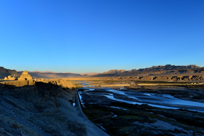 点击大图看下一张：西藏札达风景图片