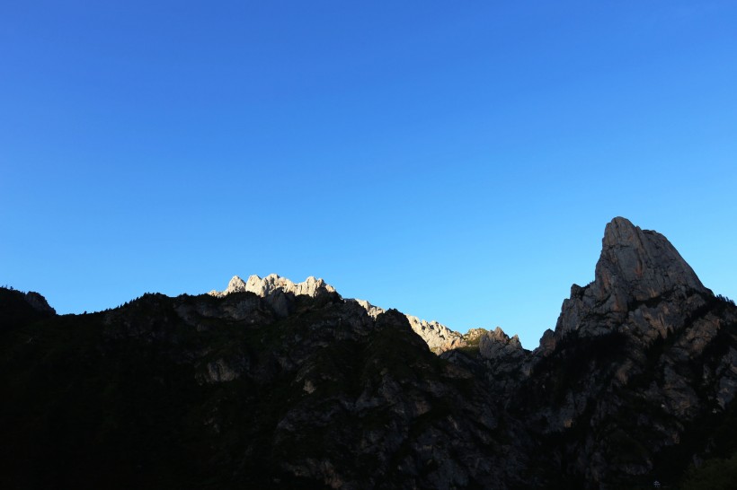 点击大图看下一张：甘肃扎尕那山风景图片