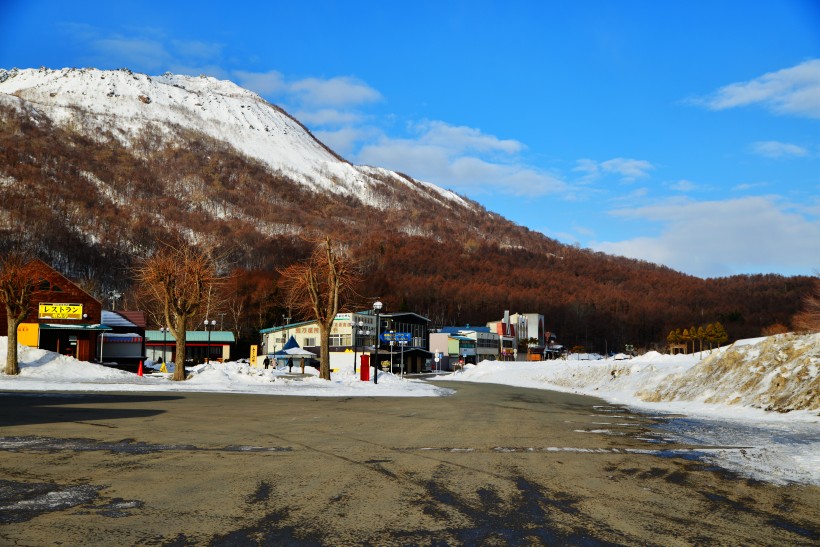 点击大图看下一张：日本北海道昭和新山风景图片