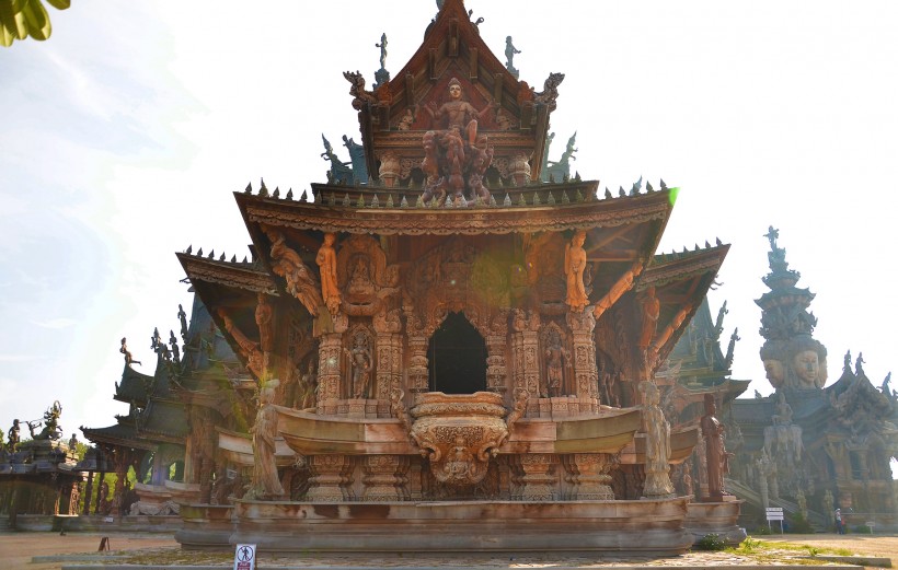 点击大图看下一张：泰国真理寺风景图片