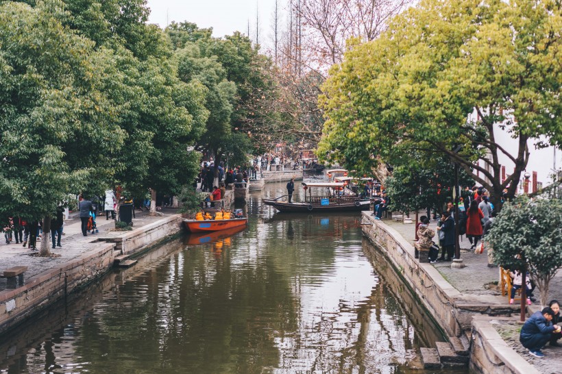 点击大图看下一张：上海朱家角古镇风景图片