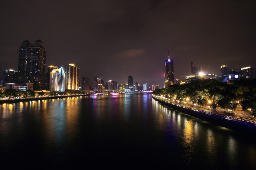 点击大图看下一张：珠江夜景图片