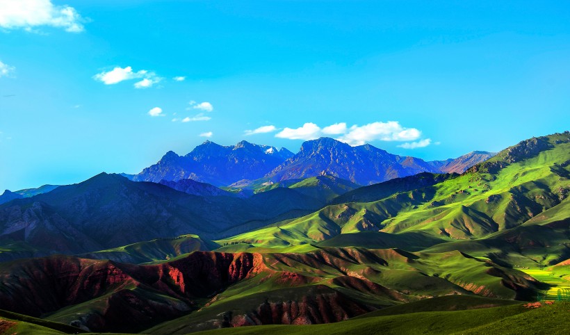 点击大图看下一张：青海祁连卓尔山风景图片