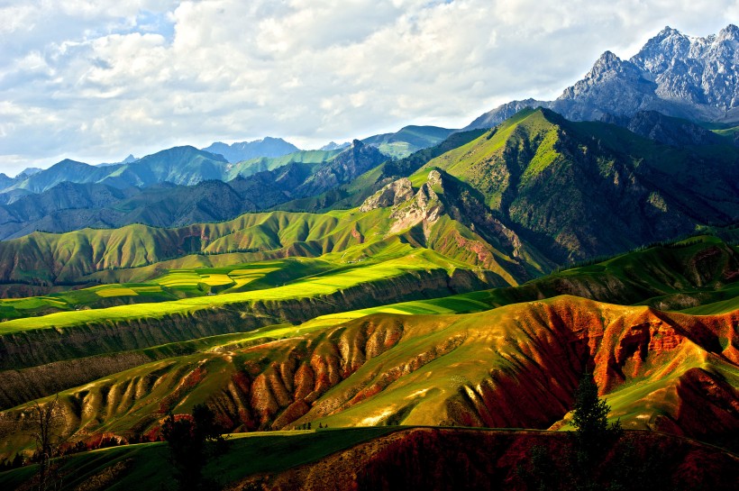 点击大图看下一张：青海卓尔山风景图片