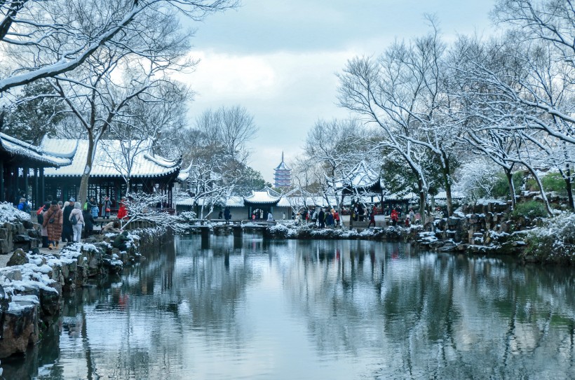点击大图看下一张：江苏苏州拙政园雪景图片