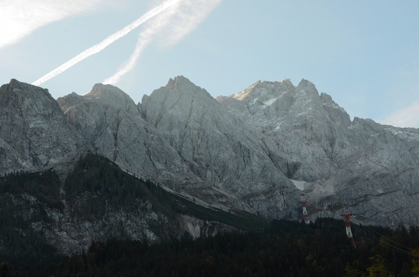 点击大图看下一张：德国楚格峰风景图片