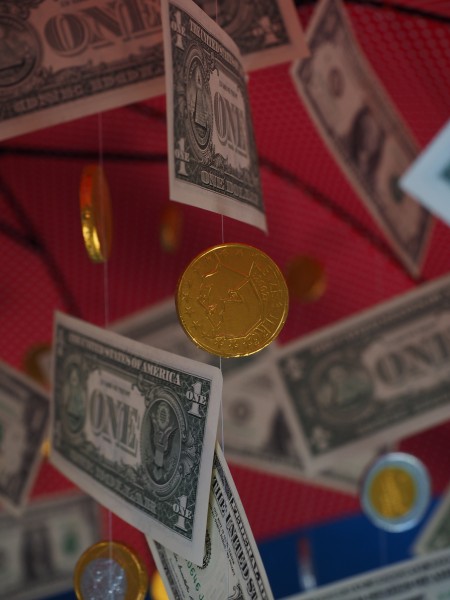 点击大图看下一张：创意美元雨伞图片
