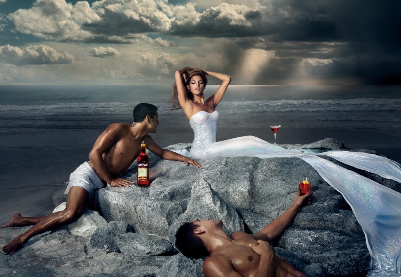 点击大图看下一张：酒类创意广告图片