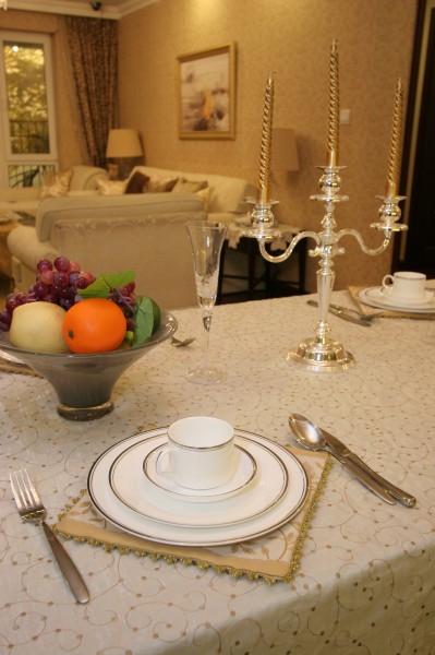 点击大图看下一张：餐厅装修图片