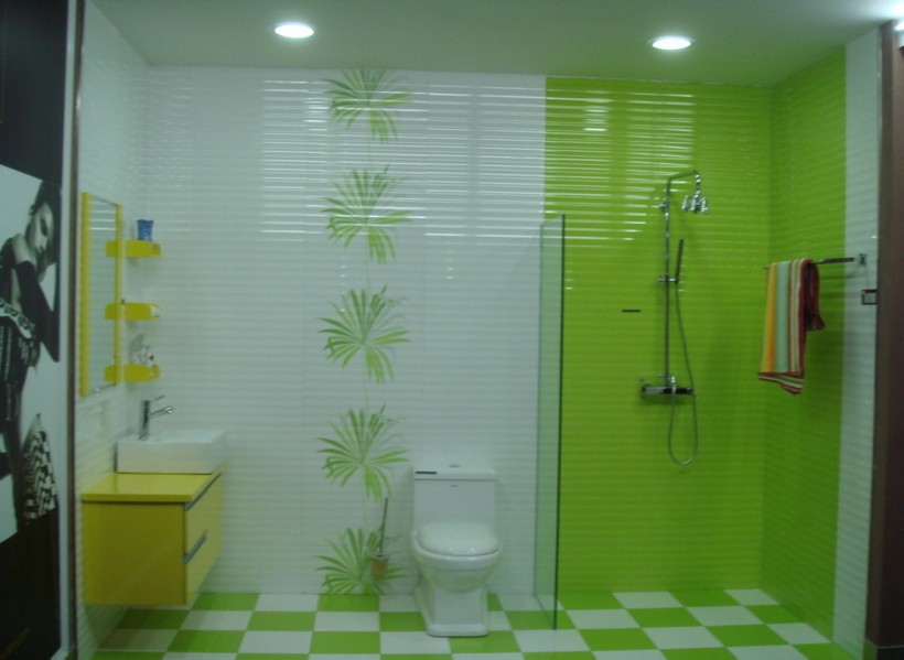 点击大图看下一张：淡雅绿色卫生间设计图片