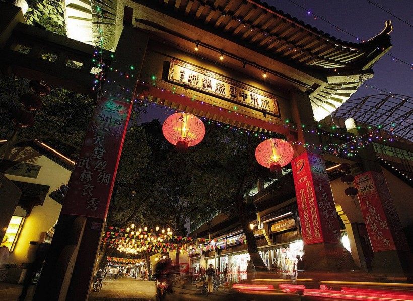 点击大图看下一张：杭州西子湖四季酒店装潢图片