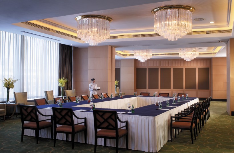点击大图看下一张：呼和浩特香格里拉大酒店会议厅图片