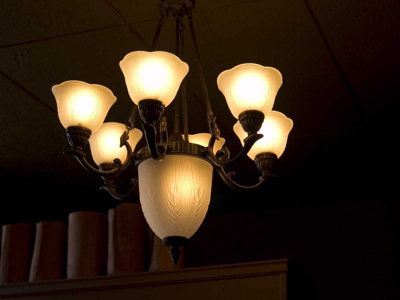 点击大图看下一张：客厅水晶灯具图片