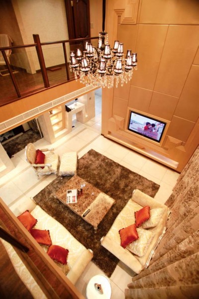 点击大图看下一张：昆明佳乐花苑复式样板间图片