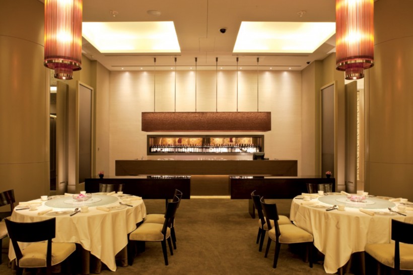 点击大图看下一张：龙轩新中式餐厅风格设计图片