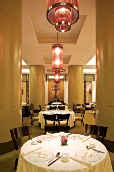 点击大图看下一张：龙轩新中式餐厅风格设计图片